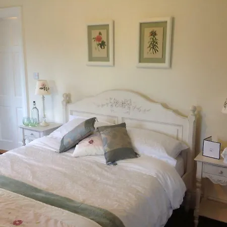 Blue Door فندق مبيت وإفطار Newtown Bellew